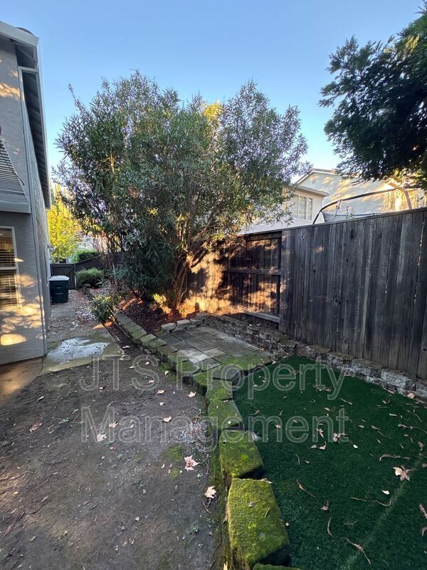 Building Photo - 9542 Windrose Ln