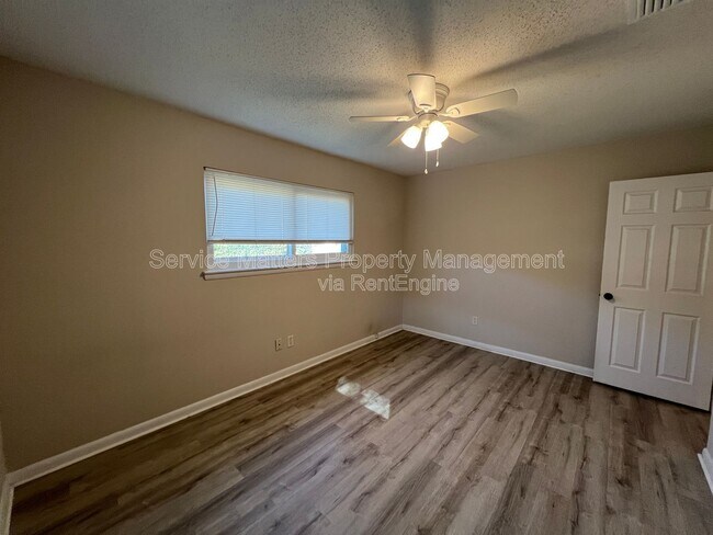 Building Photo - 303 Newcastle Dr