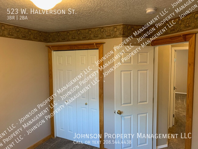 Building Photo - 523 W Halverson St