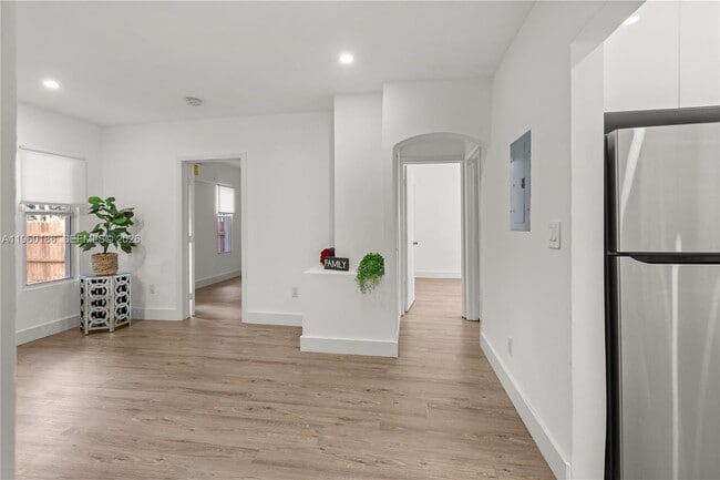 Building Photo - 2508 SW 10th St