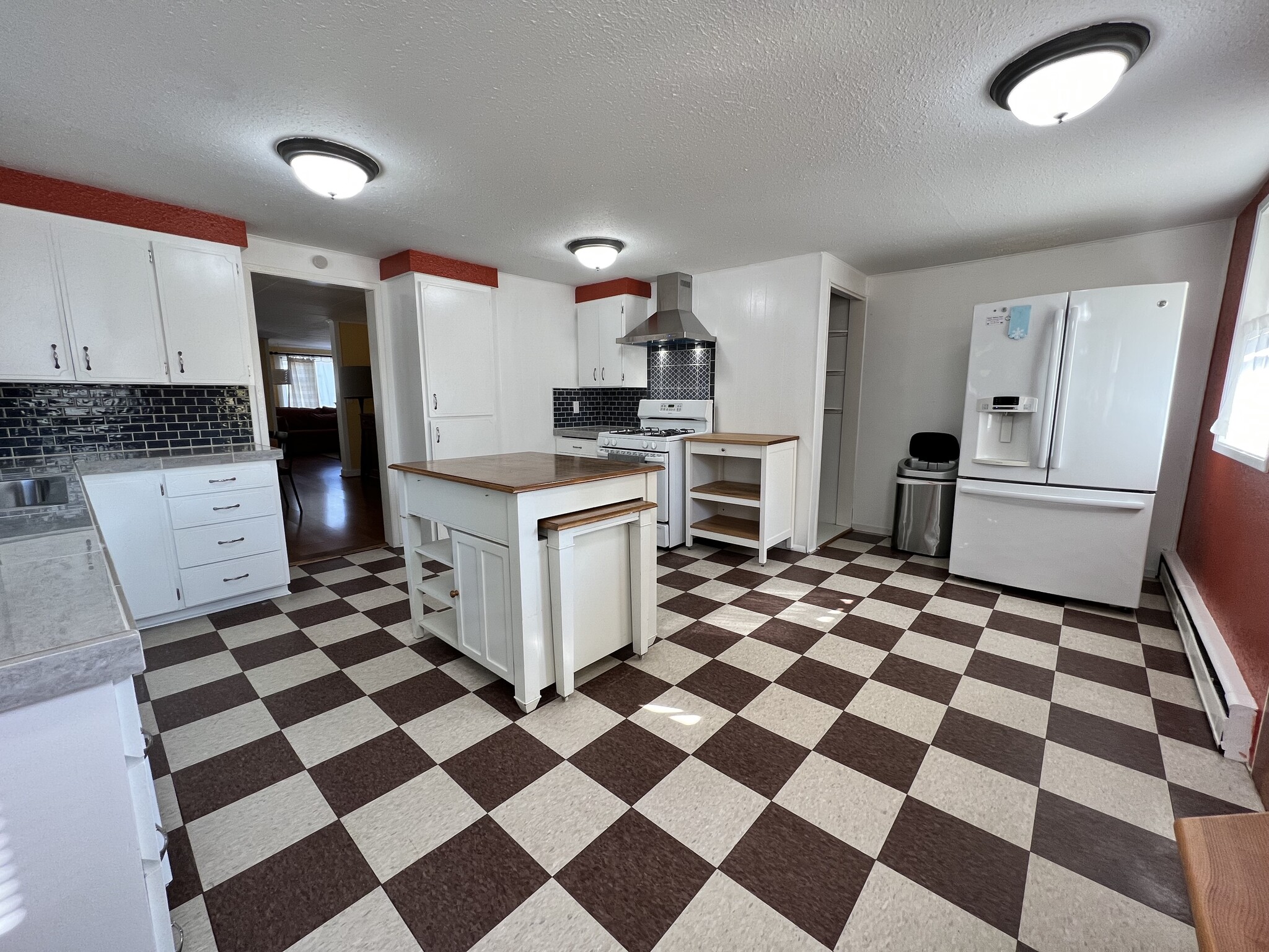 HUGE Kitchen, freshly updated - 2123 Park St