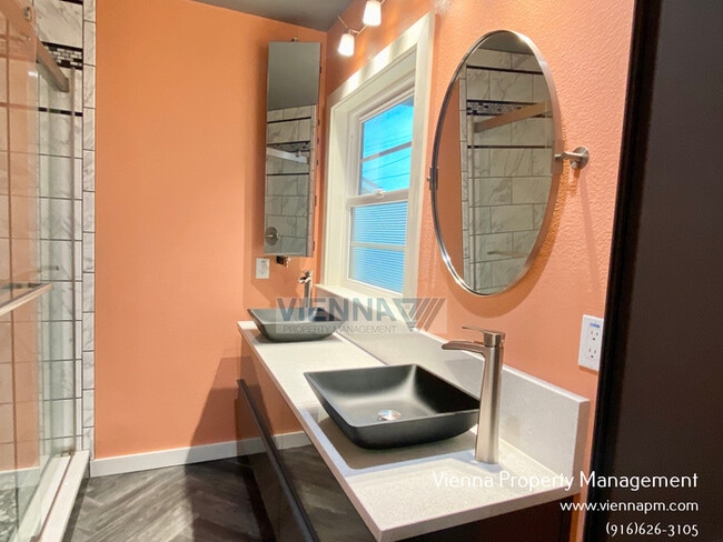 Building Photo - 5668 11th Ave