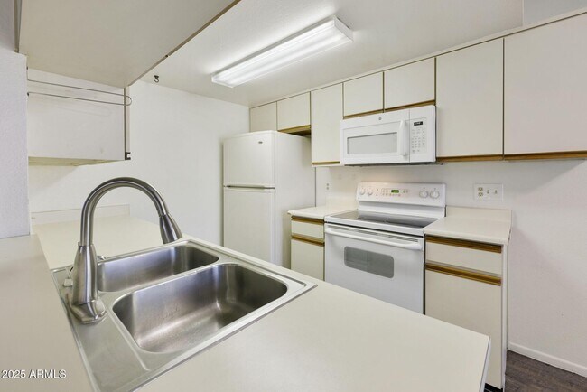 Building Photo - 756 Joan D Arc Ave