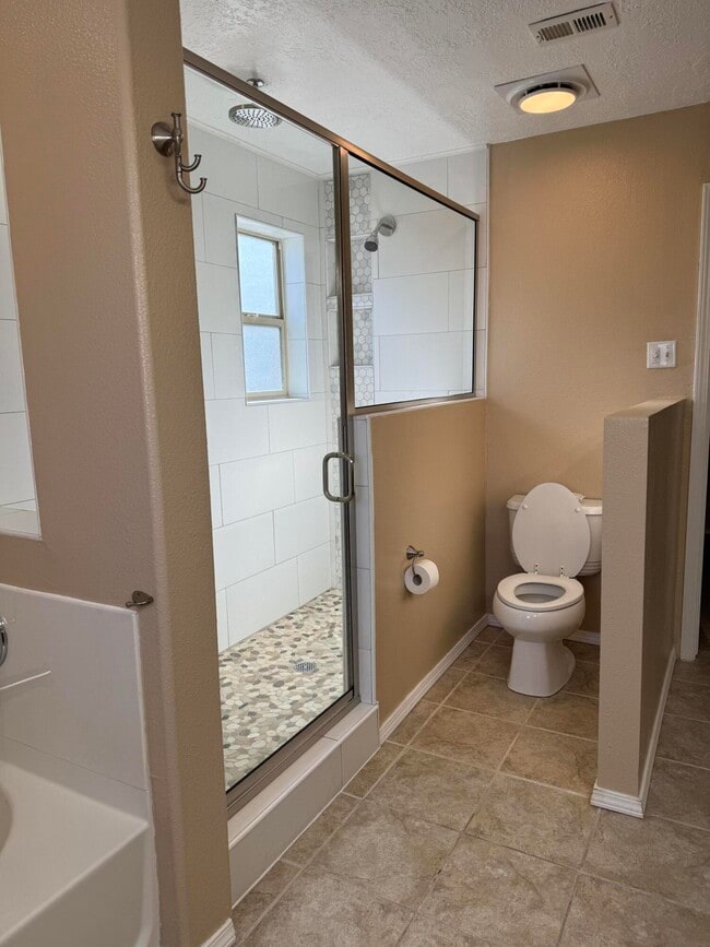 Building Photo - 10812 Fort Point Ln NE