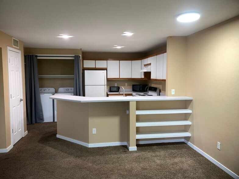Building Photo - 33 S Boulder Cir