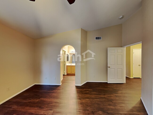 Building Photo - 9915 E Paseo Juan Tabo