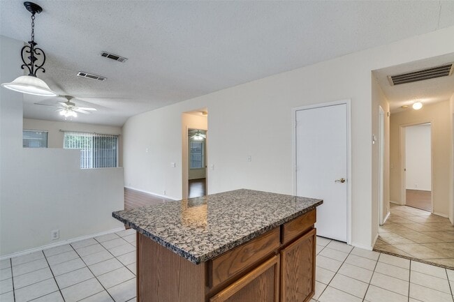 Building Photo - 206 Trenton Dr