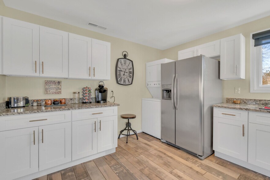 Building Photo - 3365 Hospital Ln