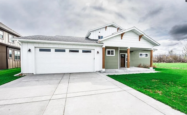 Primary Photo - 4 Bedroom home located in upscale neighbor...