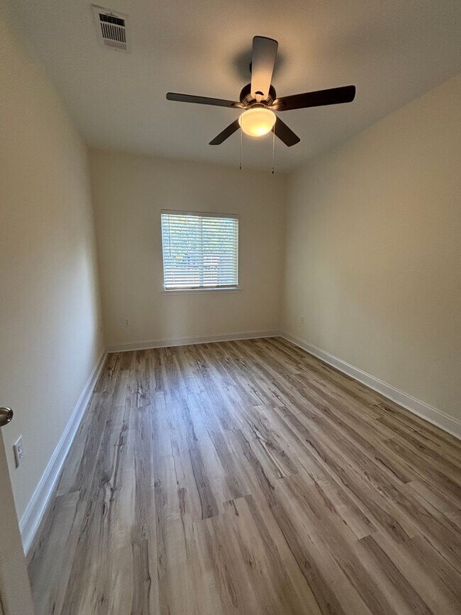 Building Photo - Brand New 3 Bedroom, 2 Bathroom Duplex in ...