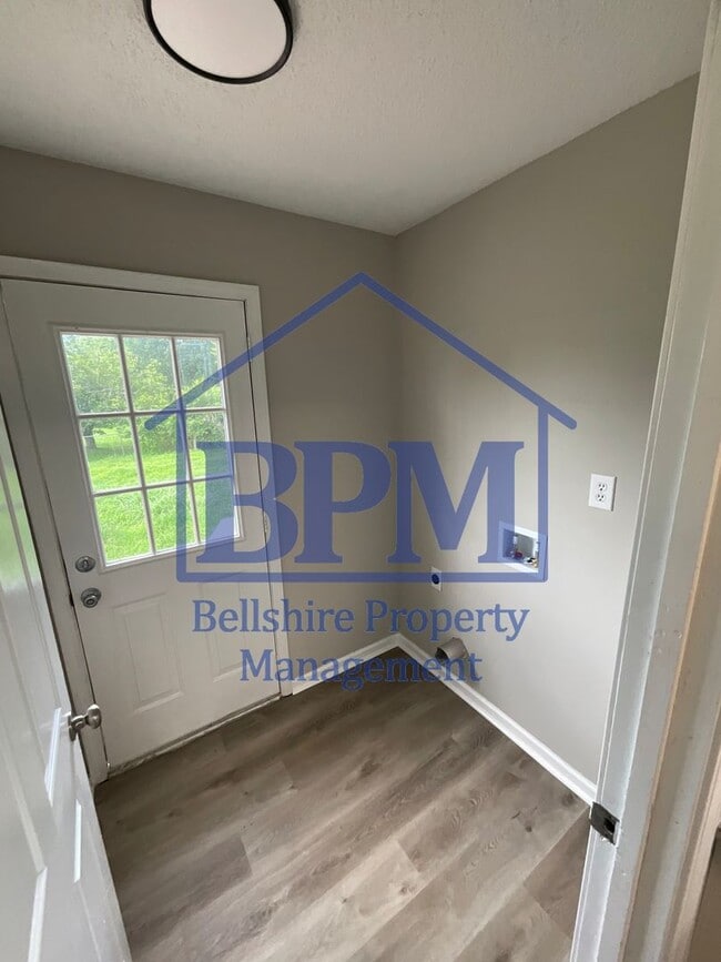 Building Photo - Completely Renovated 3 Bed, 2 Bath Home in...