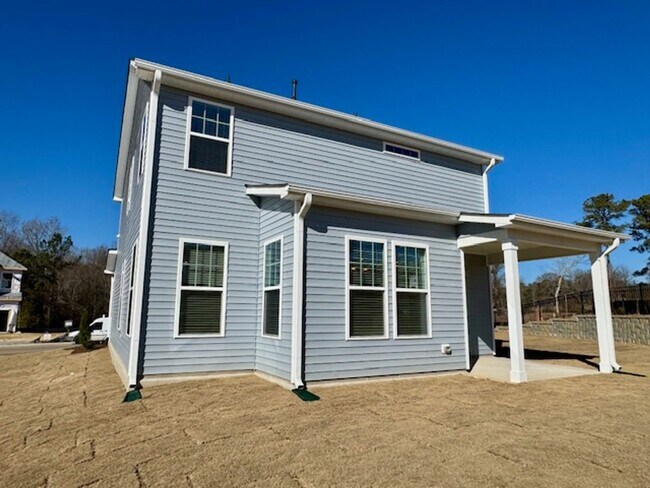 Building Photo - The Grove at Neill's Pointe