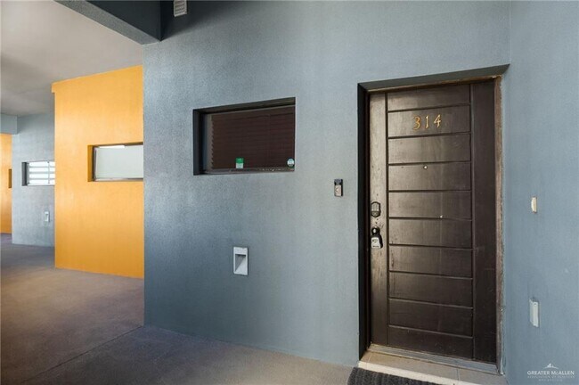 Building Photo - 26 Travis St