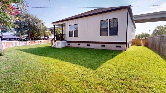 Building Photo - 3560 Old Ferry Rd