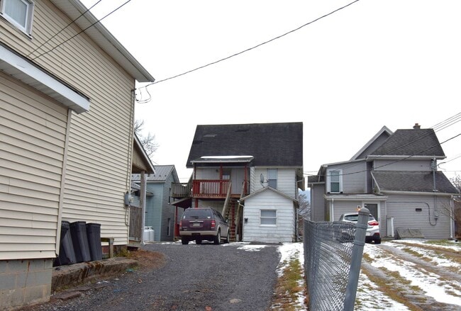 Building Photo - 663 Bellefonte Ave
