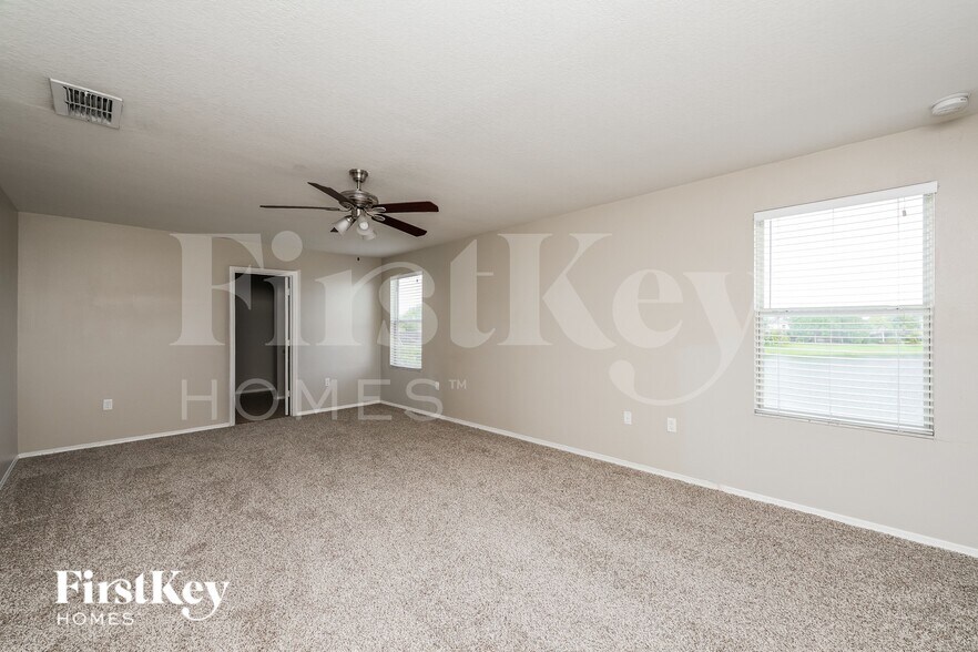 Building Photo - 5455 Sandy Shell Dr