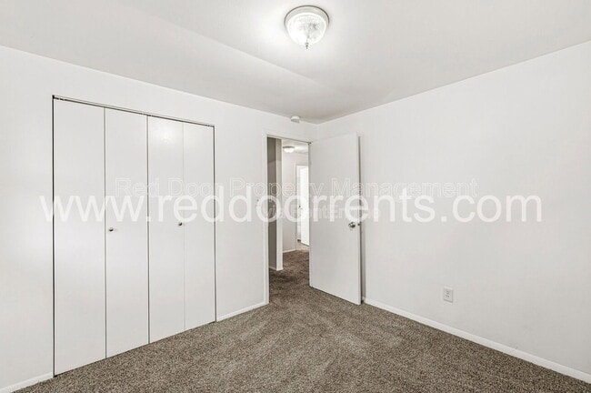 Building Photo - 9949 Ellis Dr