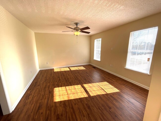 Building Photo - 1022 Cherry Hills Ct