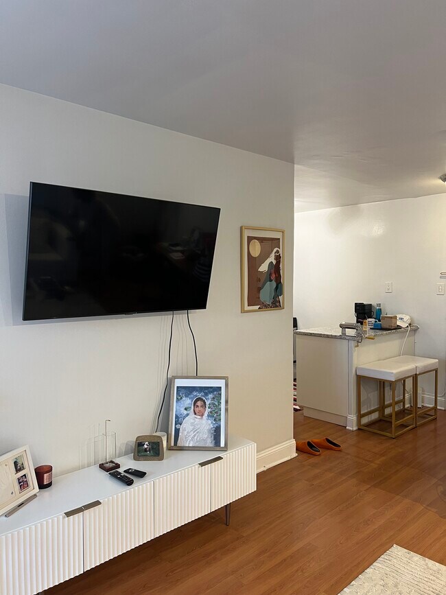 Building Photo - 1420 N St NW