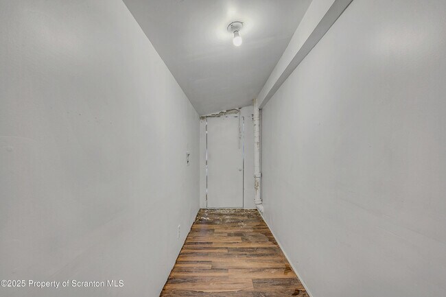 Building Photo - 2528 Boulevard Ave