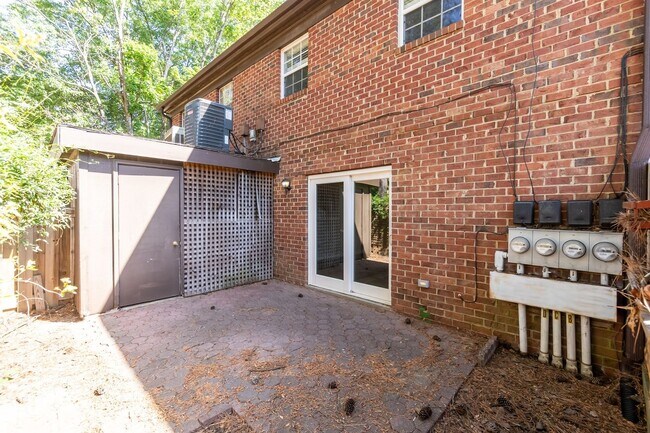 Building Photo - Fully Renovated 2BR Townhome-Style Condo – Available Now!