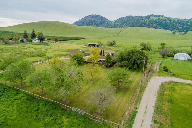 Building Photo - 1 Bedroom Cottage for Rent on shared 5 Acres