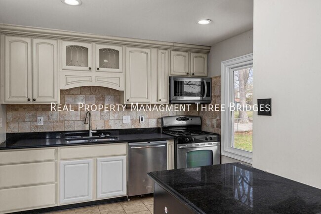 Building Photo - 110 Birchwood Dr