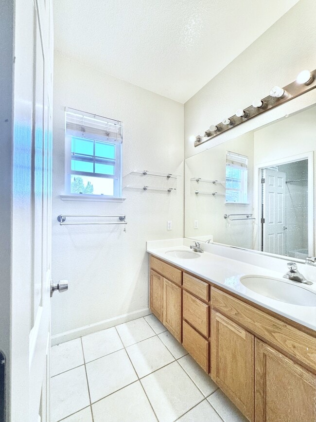 Building Photo - 1207 Silverton Way