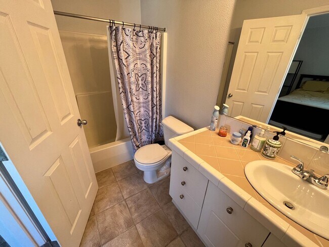 Building Photo - Lovely 2Bd + 2.5Ba in Beaverton!! Minutes Away From Nike! New Roof, Fence, Paint and Additional B...