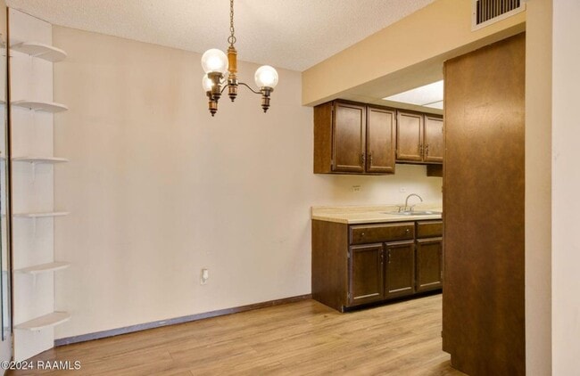 Building Photo - 200 Lodge Dr