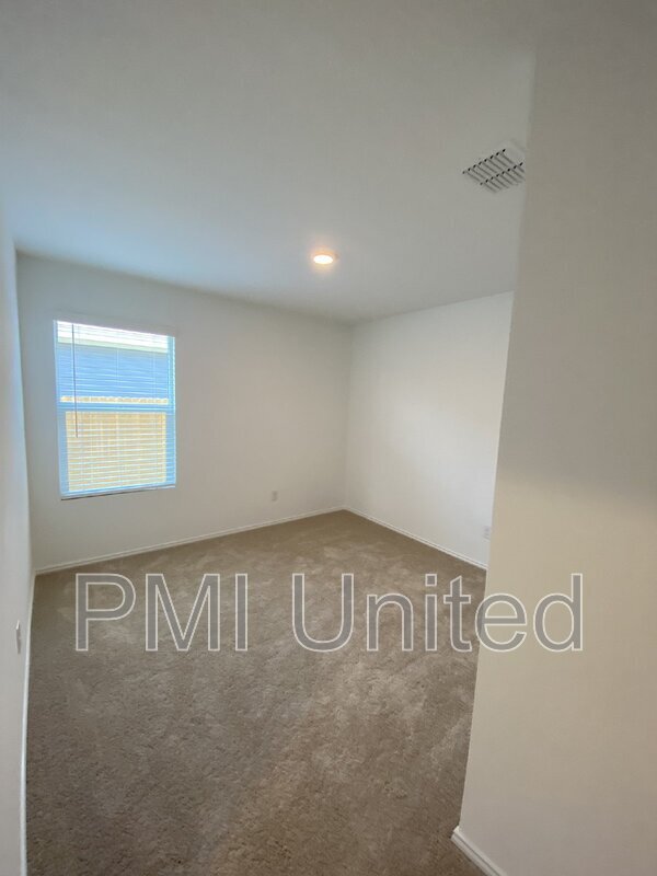 Building Photo - 1361 Plum Rd