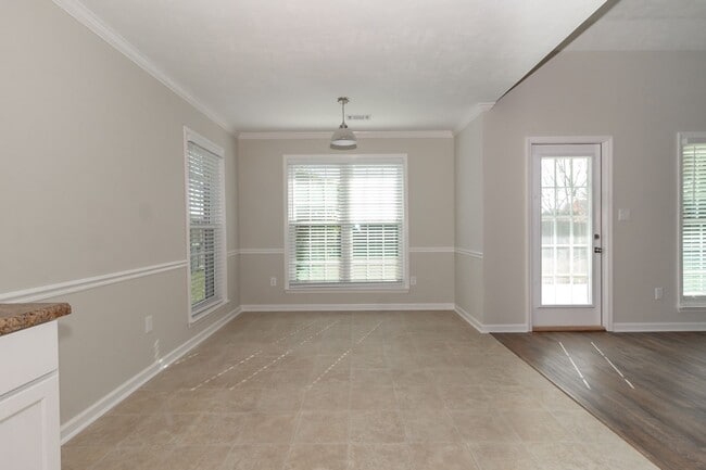 Building Photo - Ranch Near Gate 6