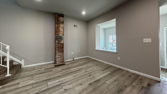 Building Photo - Stunning 3-Bed with Exposed Brick in 19143