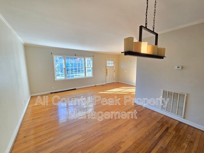 Building Photo - 3409 Alta Vista Dr