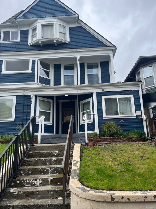 Building Photo - 2922 Hoyt Ave