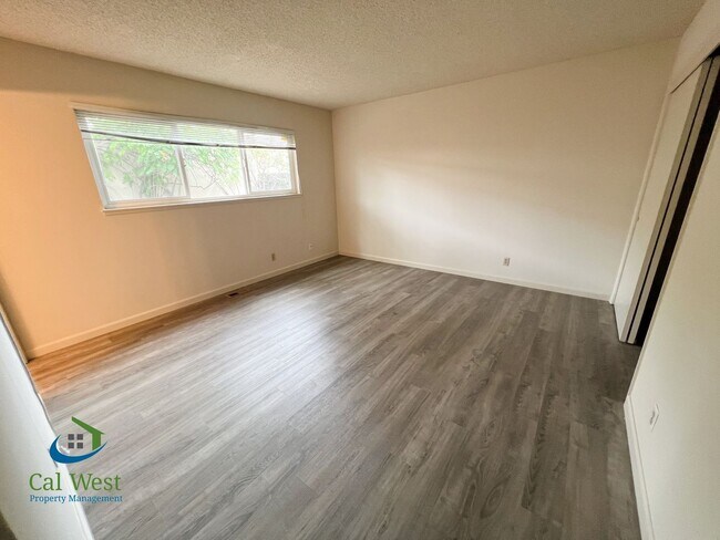Building Photo - $2895 -  Downstairs 2 Bed 1.5 Bath-Updated Kitchen near Westgate Center