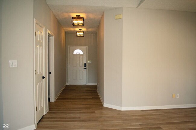 Building Photo - 13926 Forum Meadows Dr