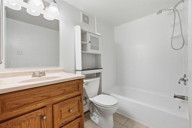 Building Photo - 5578 Burnside Dr