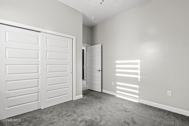 Building Photo - 12300 Desert Heights Ct