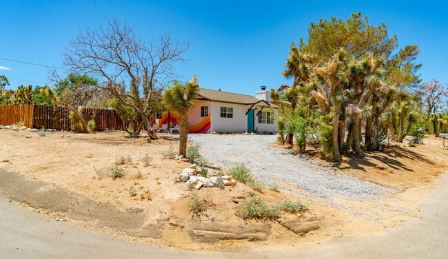 Building Photo - Fully Furnished Home in Yucca Valley