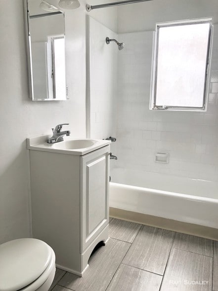 Primary Photo - 2241 W. 14th Street