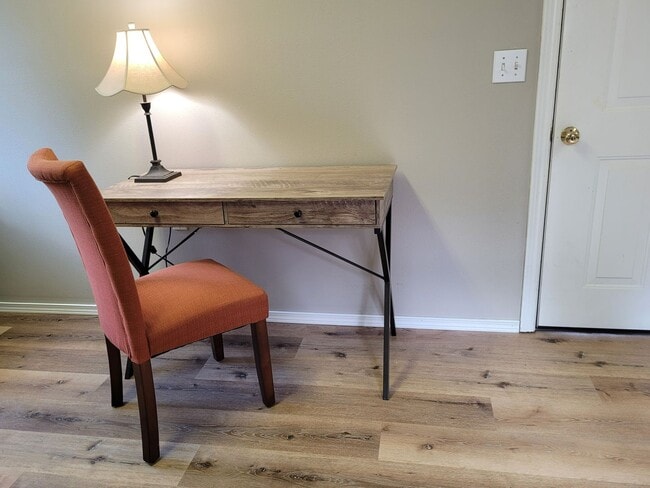 Building Photo - Charming Home, Bend`s West-side, Detached Garage and Bonus Space. Great Location.  Flexible Lease...