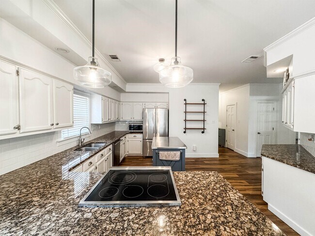 Building Photo - 705 Cotham Dr