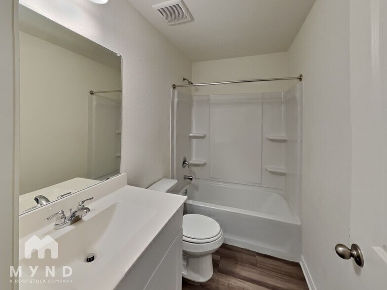 Building Photo - 14462 Palm Ridge