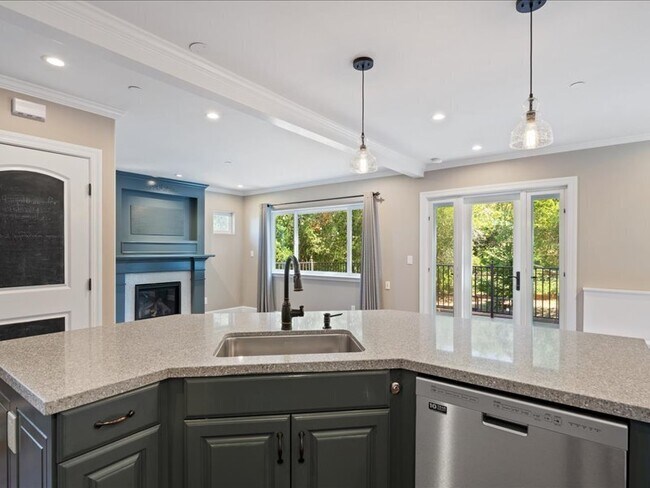 Building Photo - 910 Villa Chanticleer Rd
