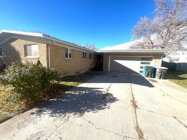 Building Photo - 701 S 19th Ave