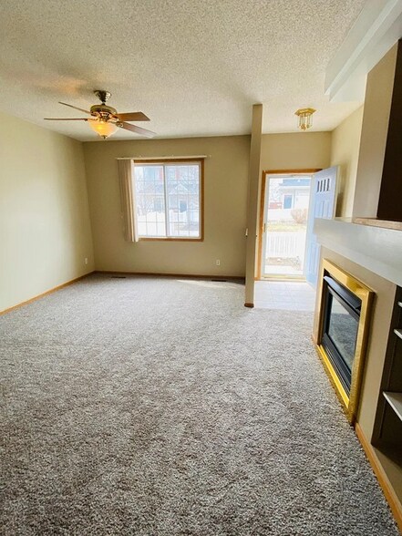 Building Photo - 3128 Juniper Ln
