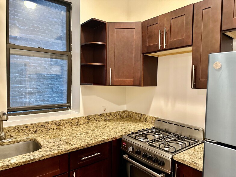 Building Photo - 309 W 111th St