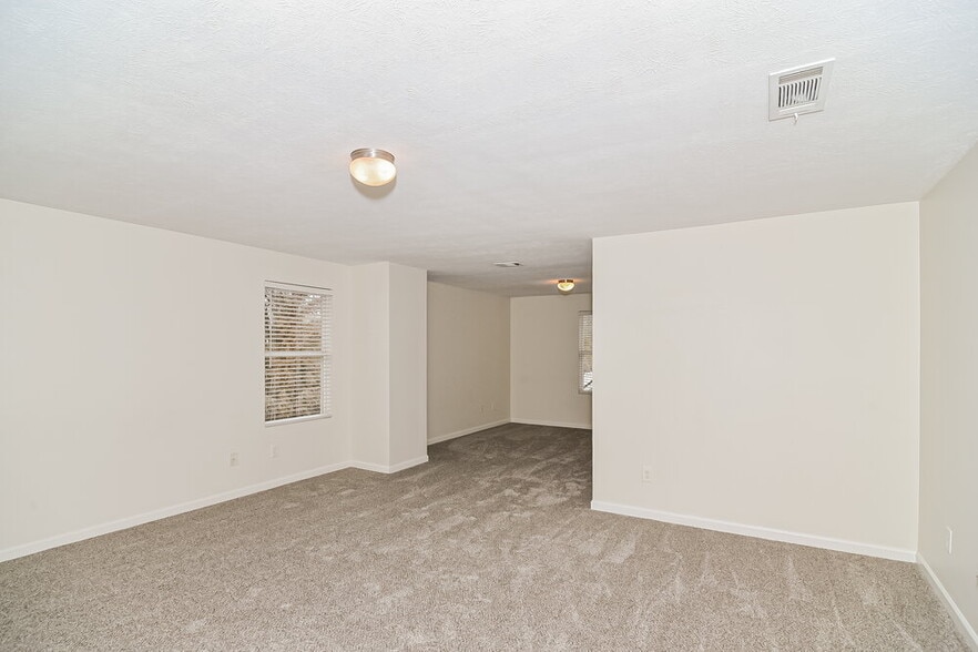 Building Photo - 2716 Miranda Dr