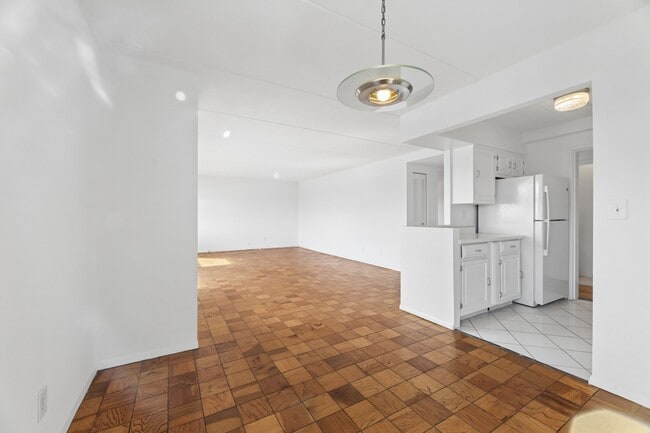 Building Photo - 1600 Center Ave